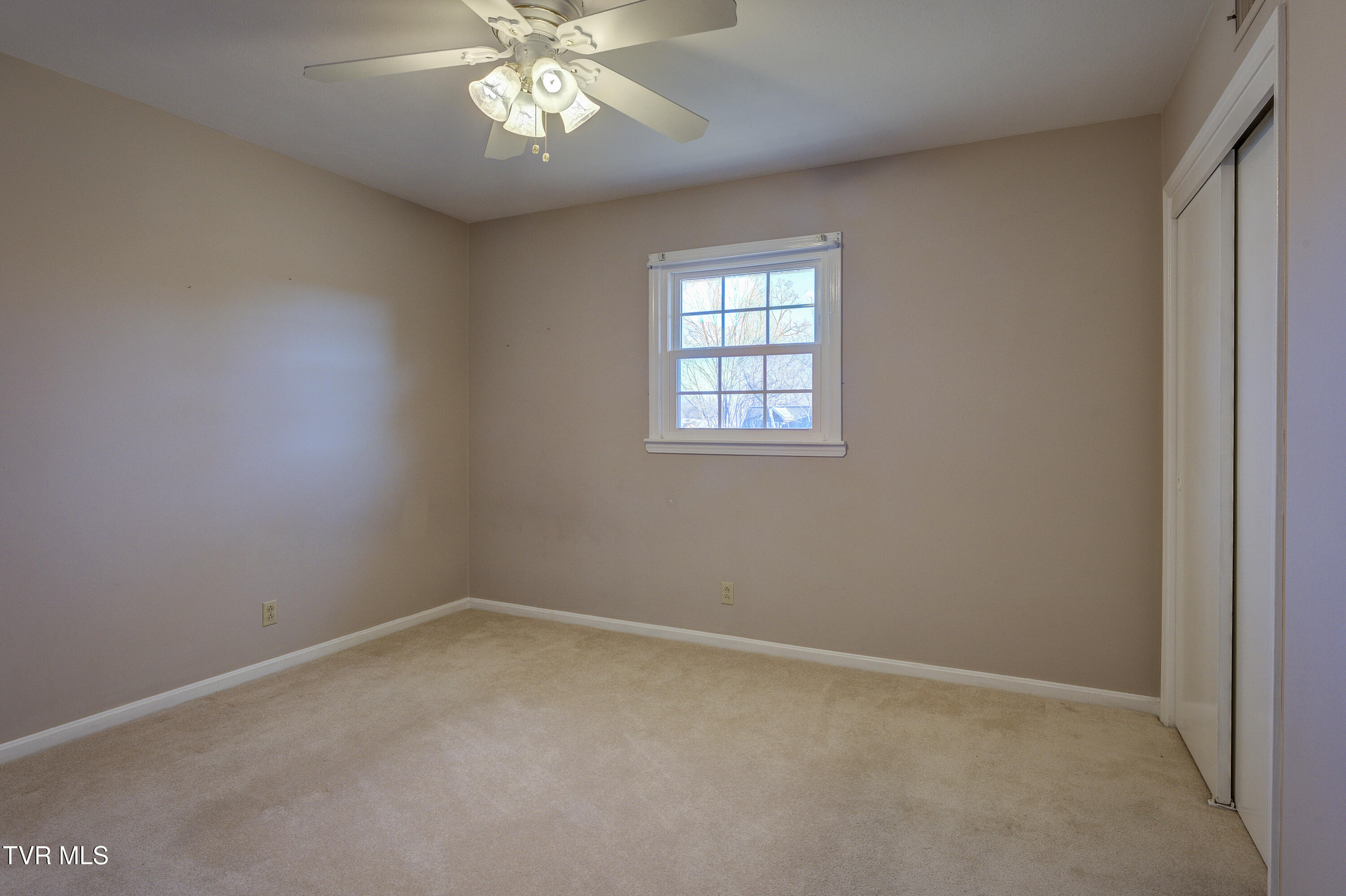 2028 Sundale Road Johnson City, TN 37604 - Photo 27 of 65 Sundale-24