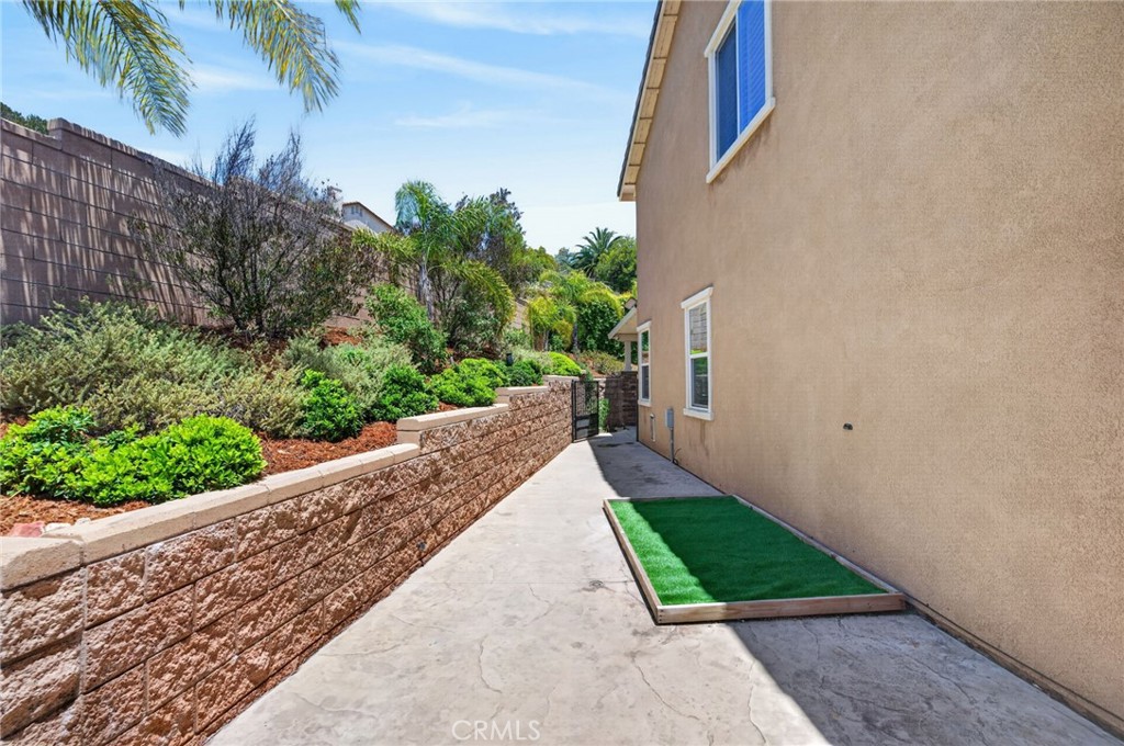 33320 Kilroy Road Temecula, CA 92592 - Photo 64 of 73 Side Yard Dog Run