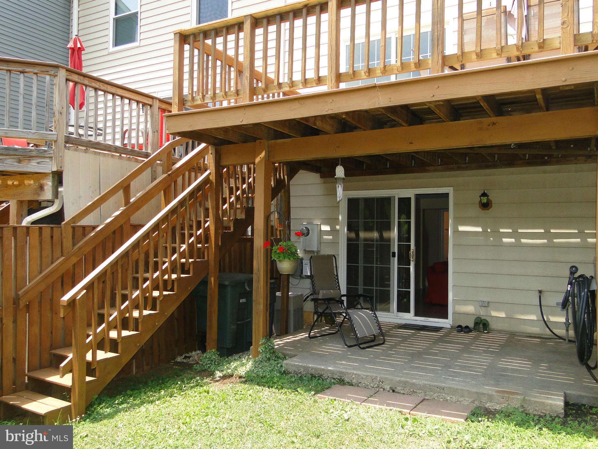 7415 Aspenpark Road Lorton, VA 22079 - Photo 3 of 17 a view of entryway with a front door