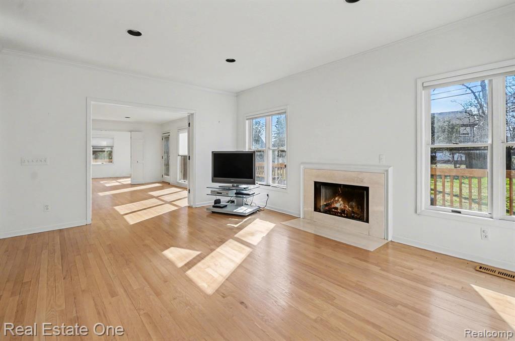5840 Inkster Road West Bloomfield, MI 48323 - Photo 16 of 47