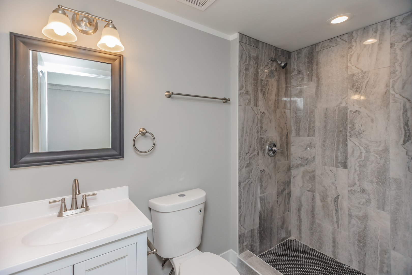 7605 South Champlain Avenue Chicago, IL 60619 - Photo 17 of 20