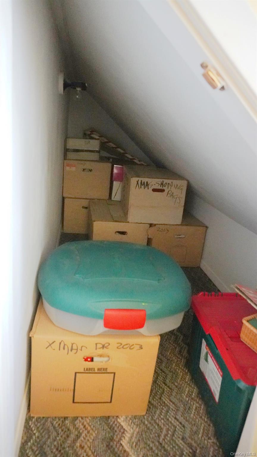 20 Pelhamside Drive New Rochelle, NY 10801 - Photo 26 of 28 a utility room with dryer and washer