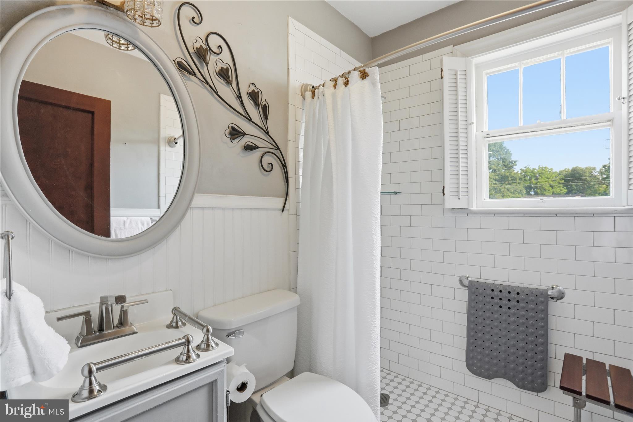 605 Stockton Road Front Royal, VA 22630 - Photo 5 of 54 Full bath w handicap accessible features