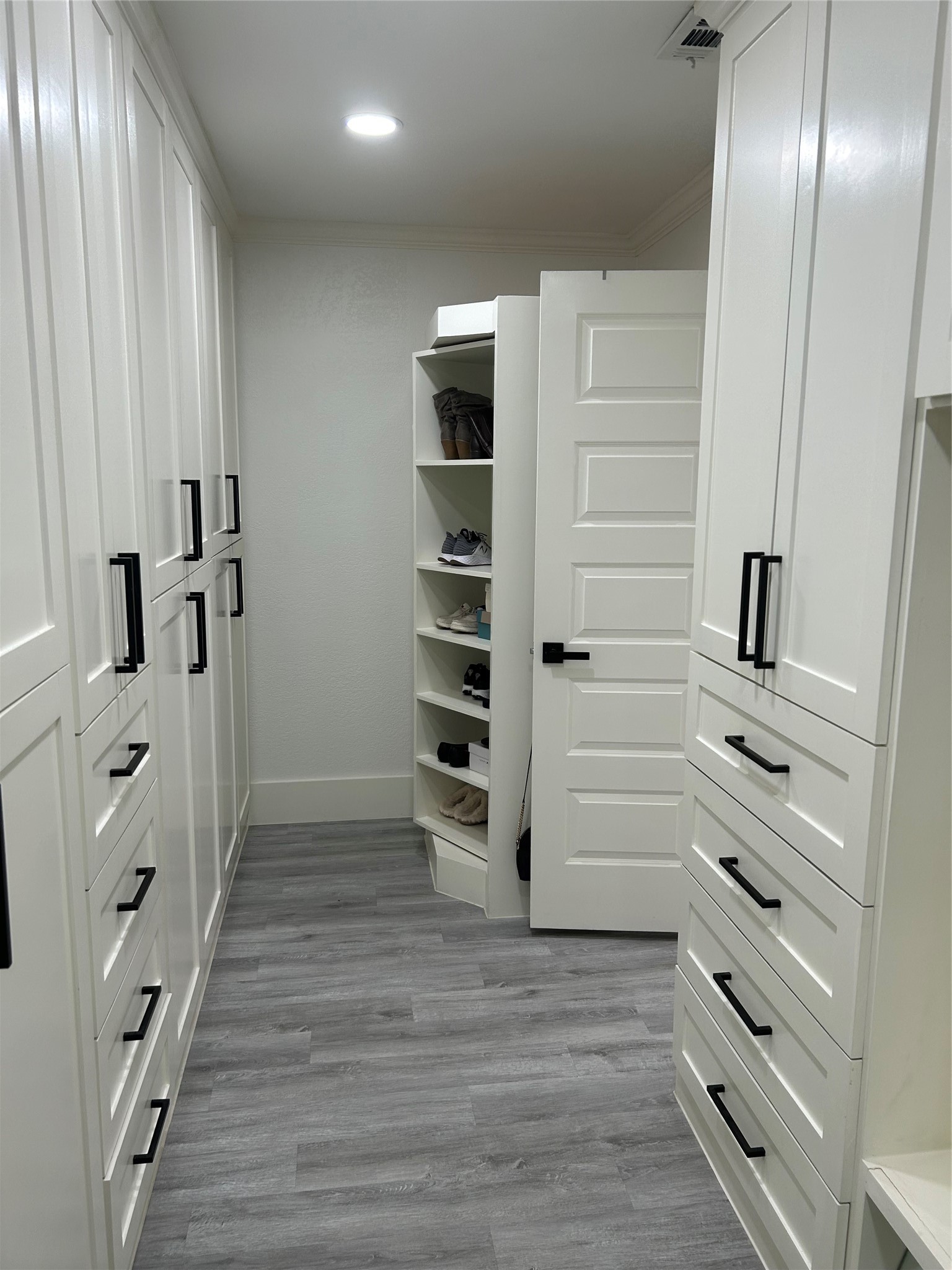 16346 St Helena Way Houston, TX 77053 - Photo 15 of 33 PRIMARY BEDROOM CLOSET