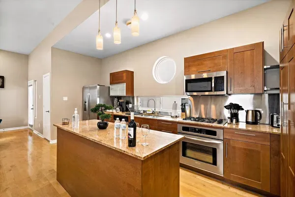 $2,750 | 5630 Kiam Street, Unit B, Houston, TX 77007