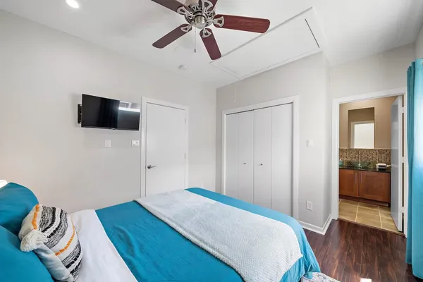 $2,750 | 5630 Kiam Street, Unit B, Houston, TX 77007