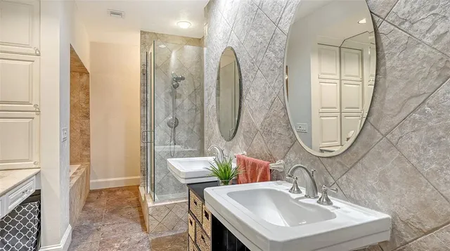 $695,000 | 33 Bishopscourt Road, Unit 118, Osprey, FL 34229