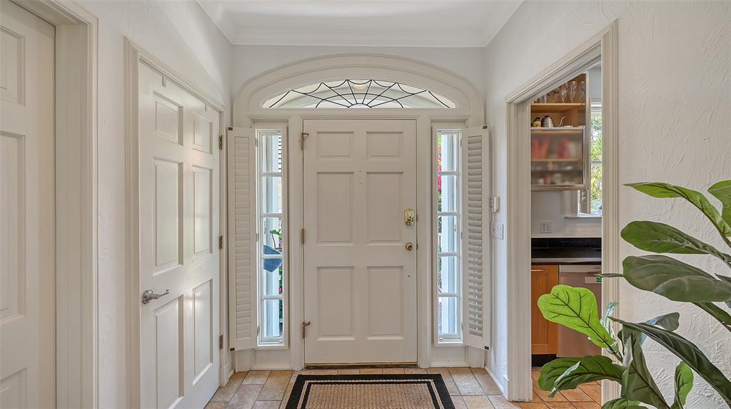 33 Bishopscourt Road, Unit 118 Osprey, FL 34229 - Photo 9 of 80 a view of an entryway with a livingroom