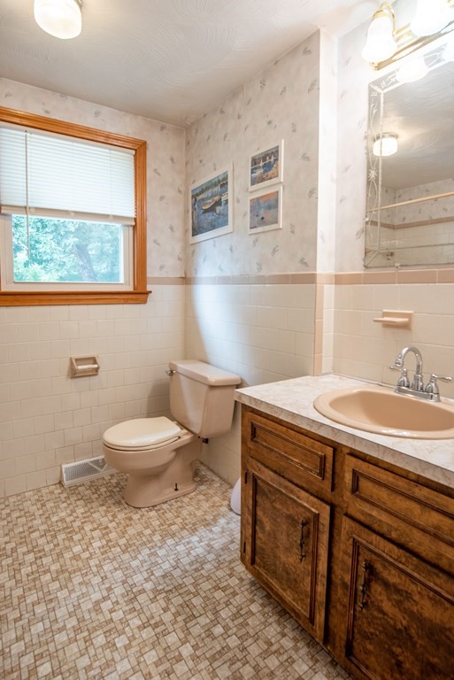 121 Ferncroft Road Tewksbury, MA 01876 - Photo 10 of 16 Gallery Image 10