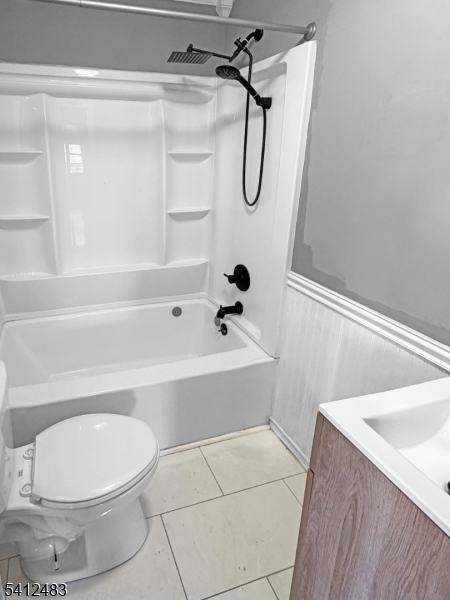 62 Ridgeway Avenue Blairstown, NJ 07825 - Photo 5 of 11 a bathroom with a white toilet and a bathtub