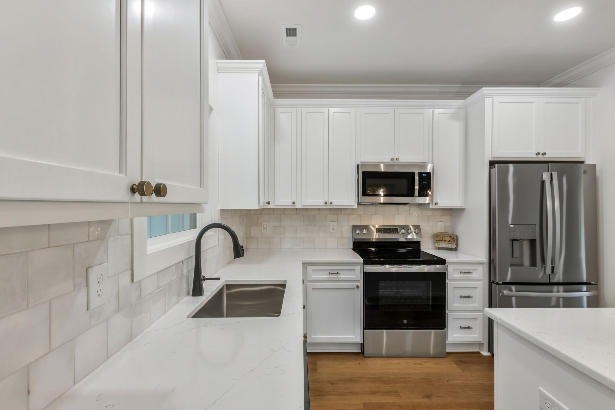 482 Boswell Road Winchester, TN 37398 - Photo 10 of 36 a kitchen with a sink stove and refrigerator