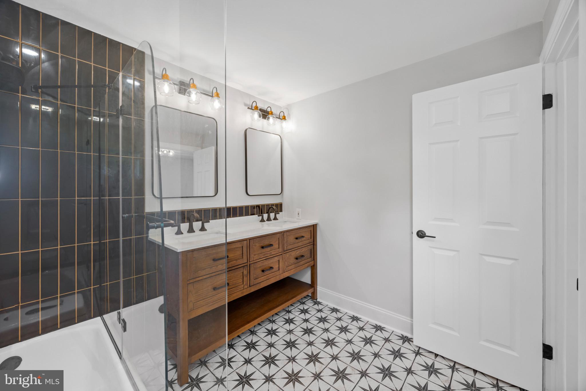 6506 Beverly Road Baltimore, MD 21239 - Photo 33 of 66 Hall Bath