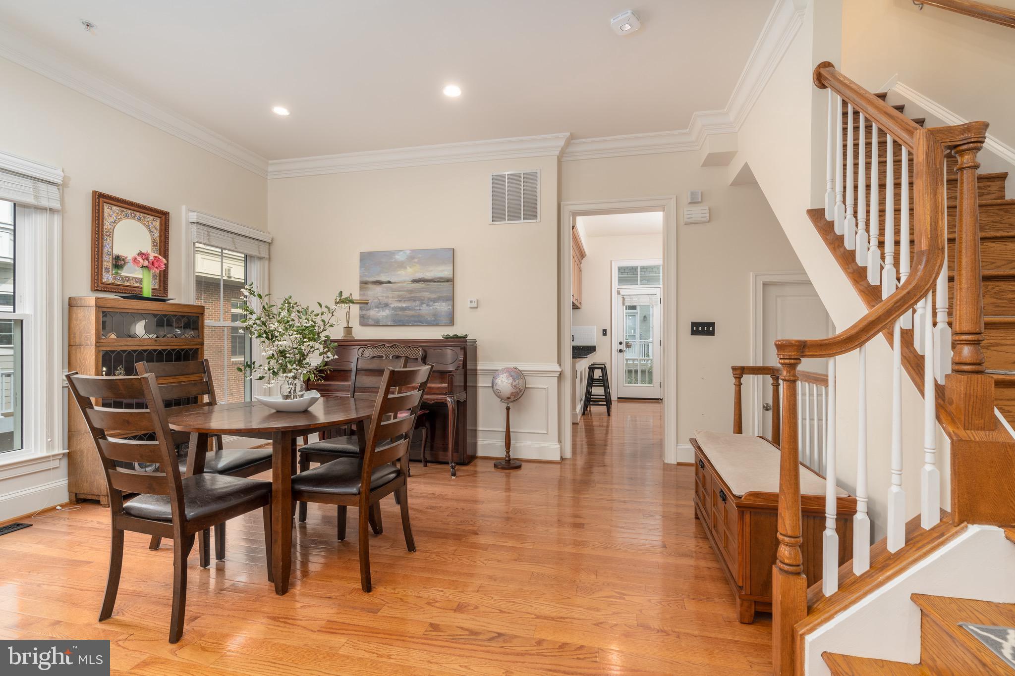 725 Carpenter Road Alexandria, VA 22314 - Photo 10 of 36 Lovely dining area with recessed lighting