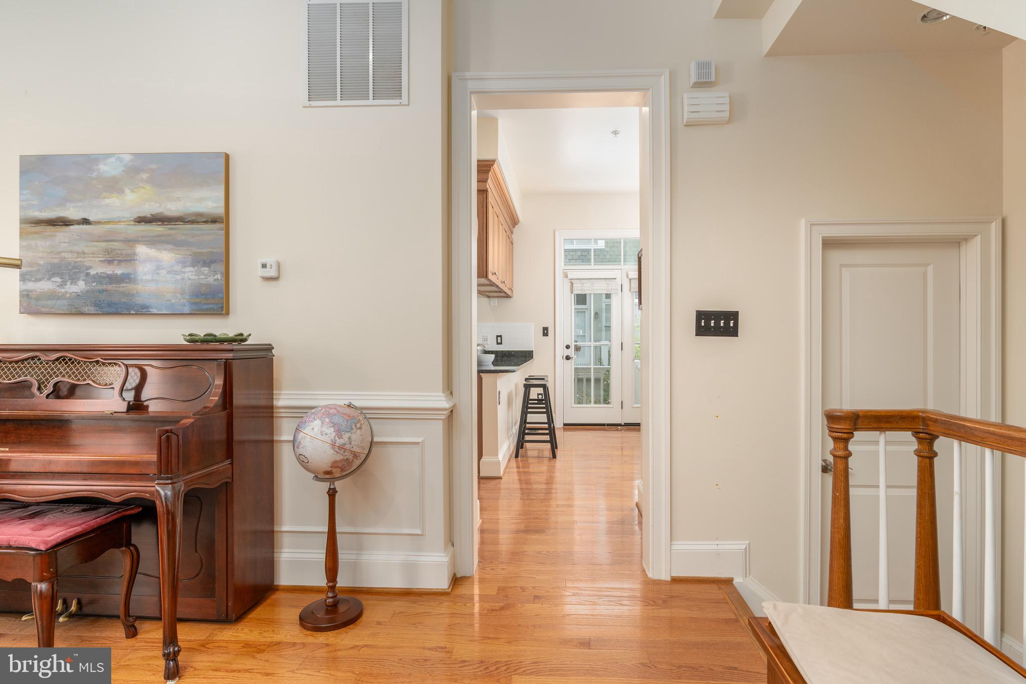 725 Carpenter Road Alexandria, VA 22314 - Photo 11 of 36 Hardwood floors throughout main level