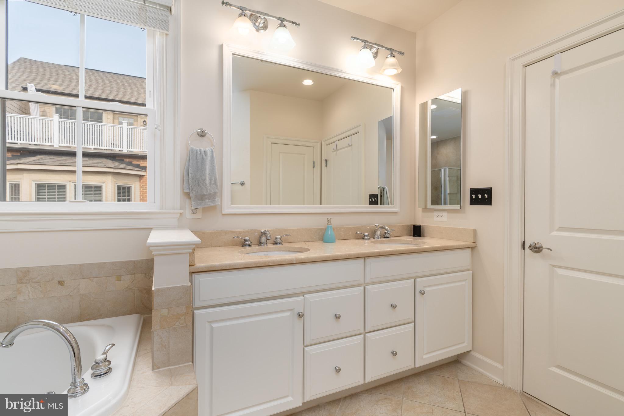 725 Carpenter Road Alexandria, VA 22314 - Photo 19 of 36 Dual vanity