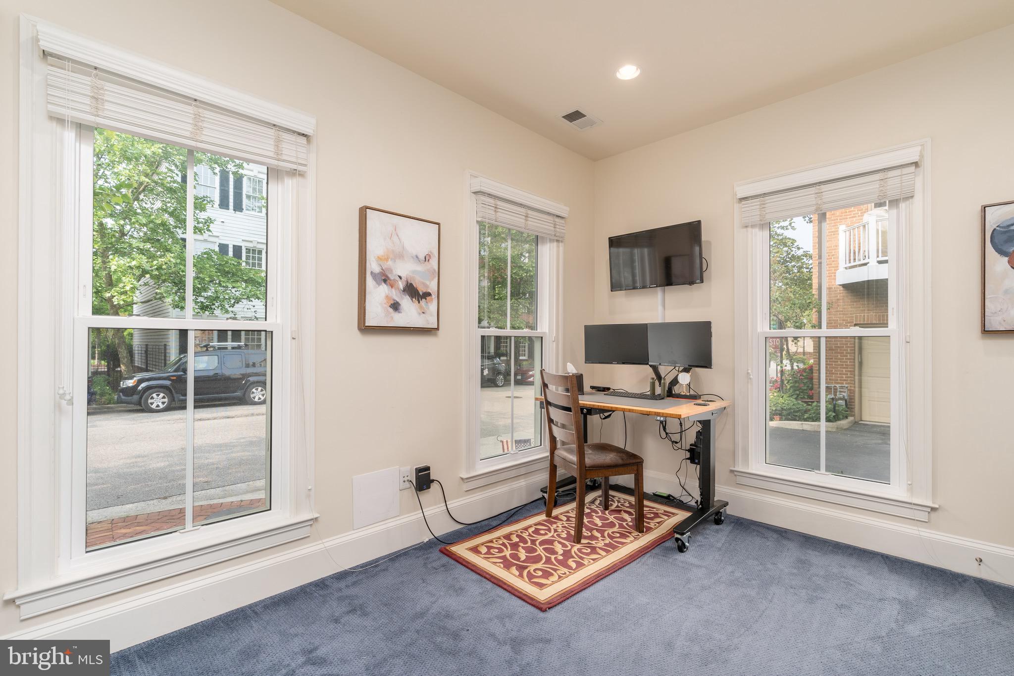 725 Carpenter Road Alexandria, VA 22314 - Photo 24 of 36 Entry level third bedroom or office