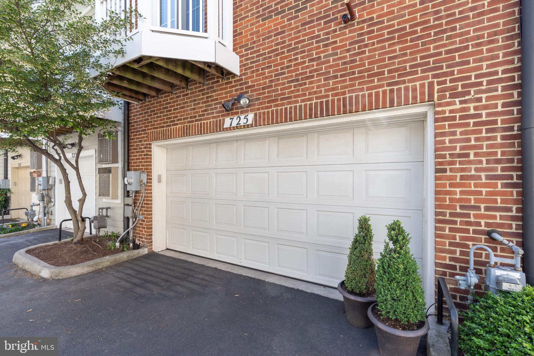 725 Carpenter Road Alexandria, VA 22314 - Photo 27 of 36 2-Car Garage