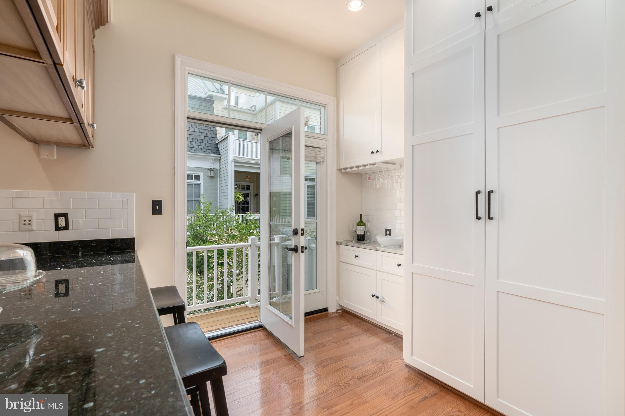 725 Carpenter Road Alexandria, VA 22314 - Photo 4 of 36 Access your balcony from the kitchen