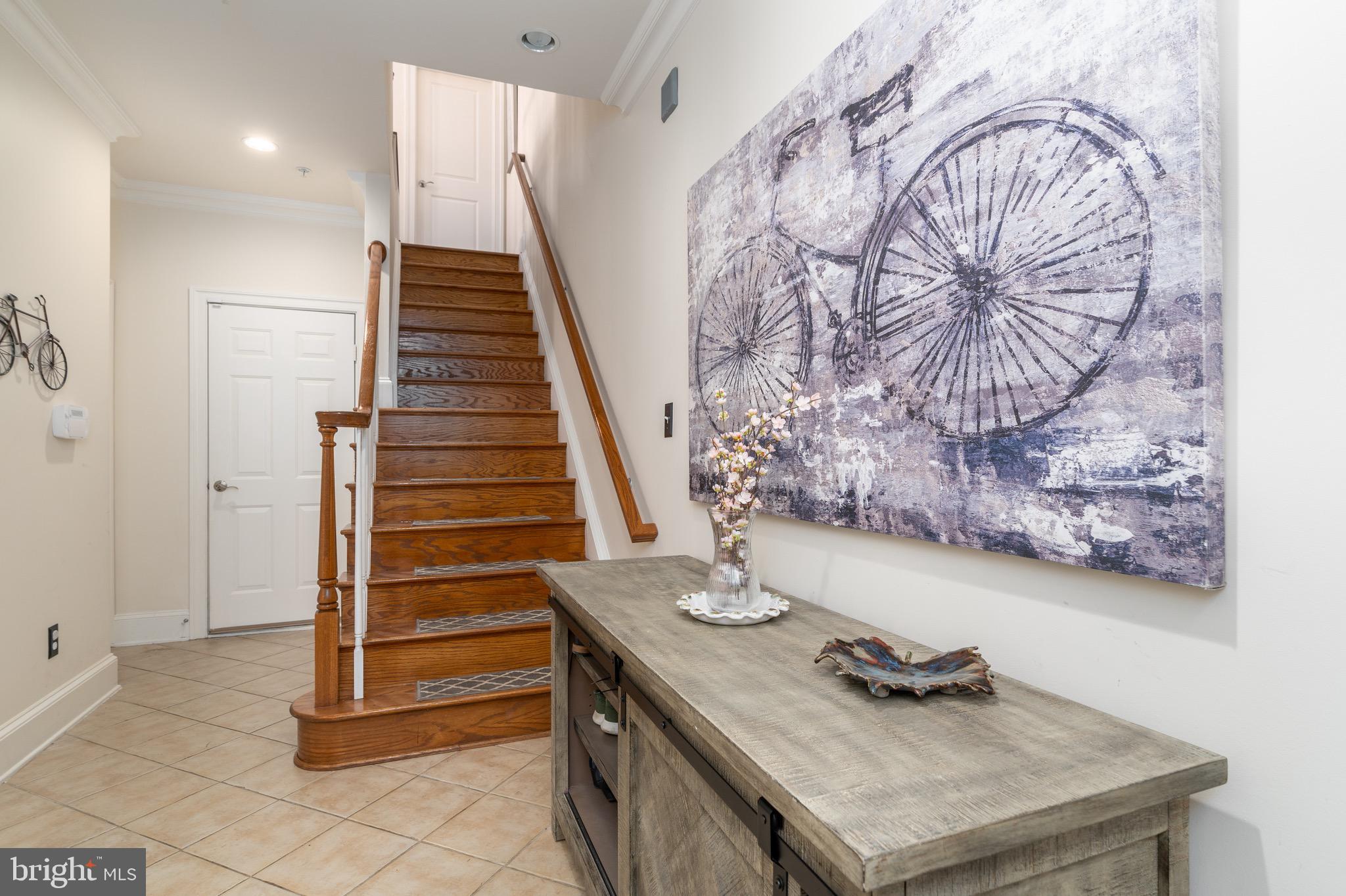 725 Carpenter Road Alexandria, VA 22314 - Photo 7 of 36 Enter the home through the front door or garage!