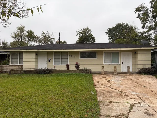 $1,975 | 6122 Glenhurst Drive, Houston, TX 77033