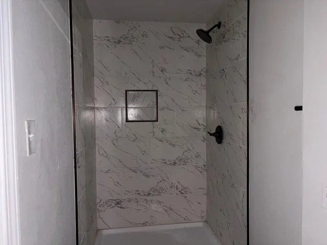 $1,975 | 6122 Glenhurst Drive, Houston, TX 77033