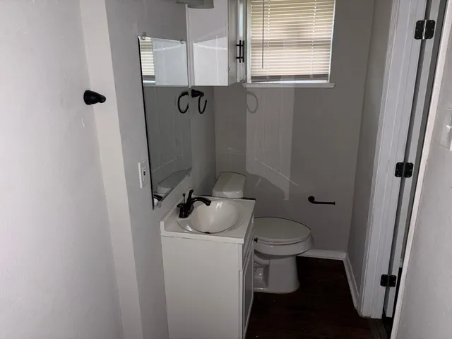 $1,975 | 6122 Glenhurst Drive, Houston, TX 77033