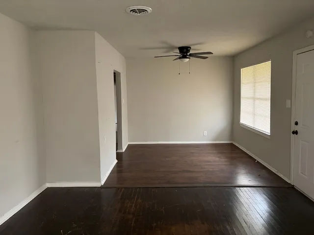 $1,975 | 6122 Glenhurst Drive, Houston, TX 77033