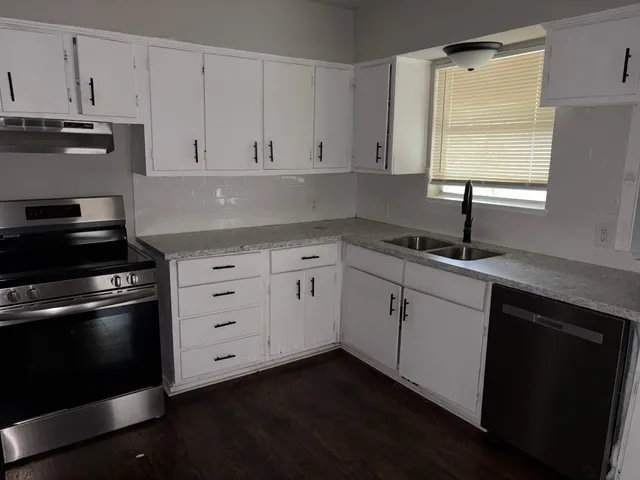 $1,975 | 6122 Glenhurst Drive, Houston, TX 77033