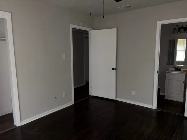 $1,975 | 6122 Glenhurst Drive, Houston, TX 77033