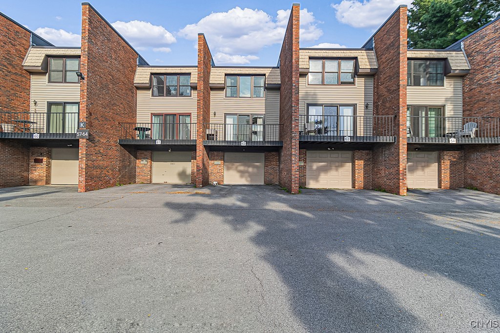 62 Chestnut Road New Hartford, NY 13413 - Photo 2 of 31