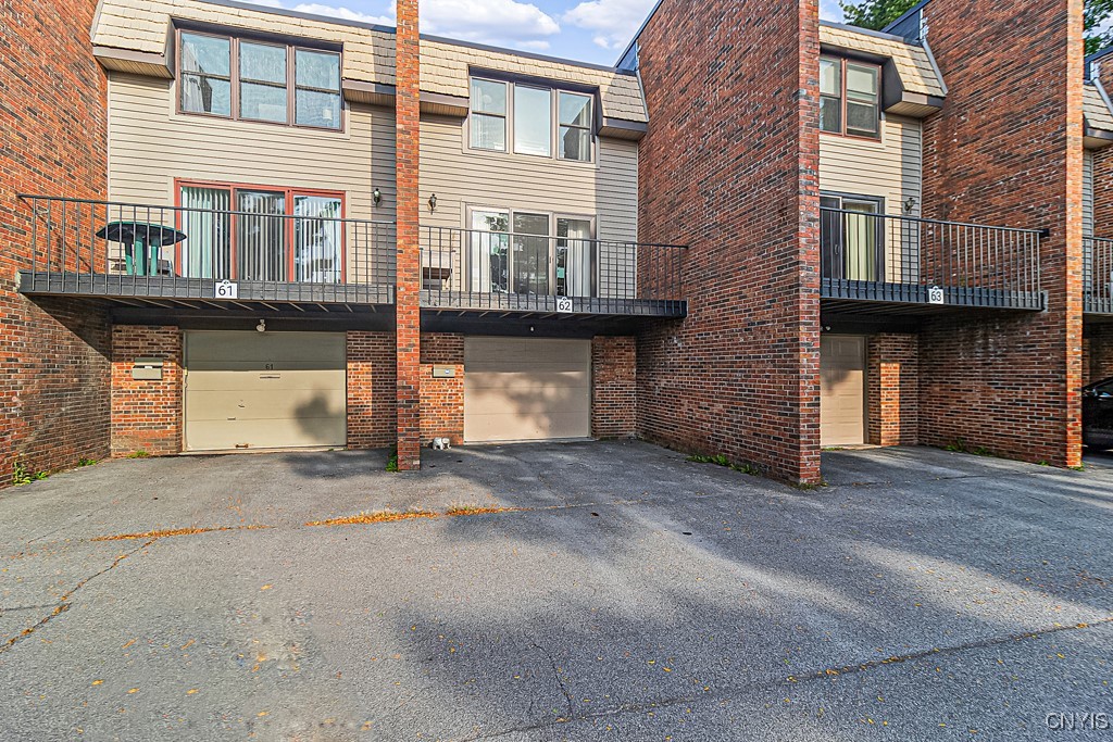 62 Chestnut Road New Hartford, NY 13413 - Photo 3 of 31