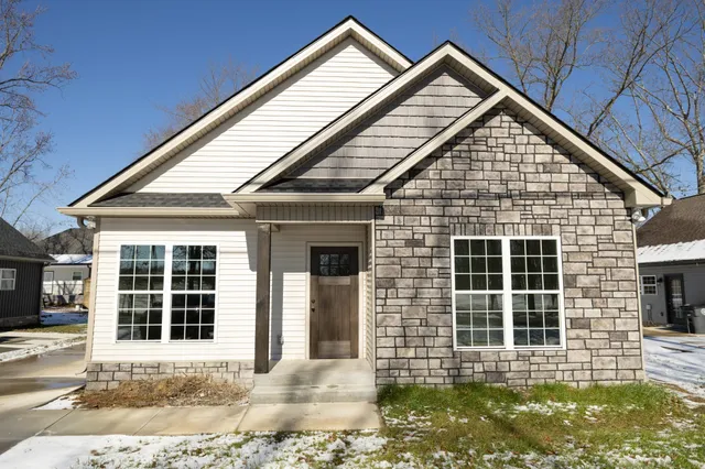 $349,900 | 130 Mazie Drive, Lafayette, TN 37083