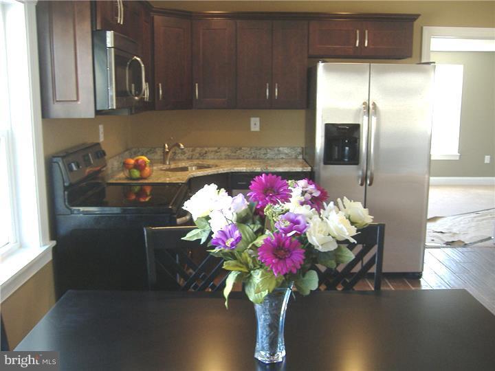 55 Gaping Rock Road Levittown, PA 19057 - Photo 10 of 25 Kitchen