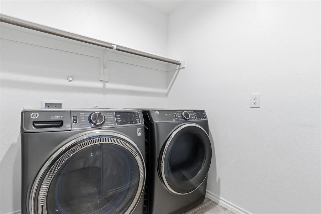 437 Falcon Way Azle, TX 76020 - Photo 31 of 40 a utility room with dryer and washer