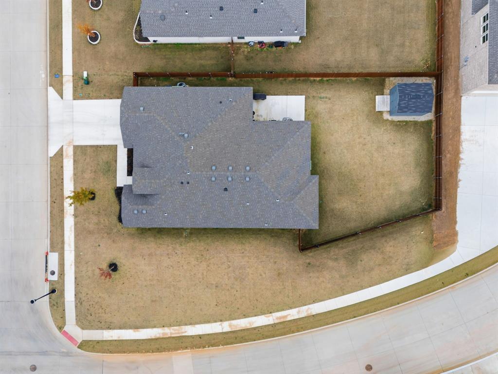 437 Falcon Way Azle, TX 76020 - Photo 40 of 40 a view of a bath tub