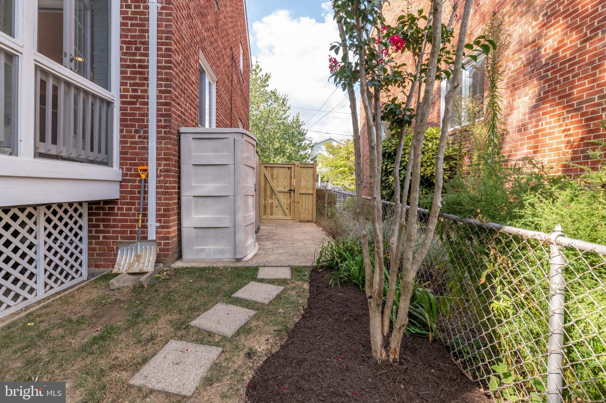 205 East Spring Street Alexandria, VA 22301 - Photo 32 of 51 Exterior