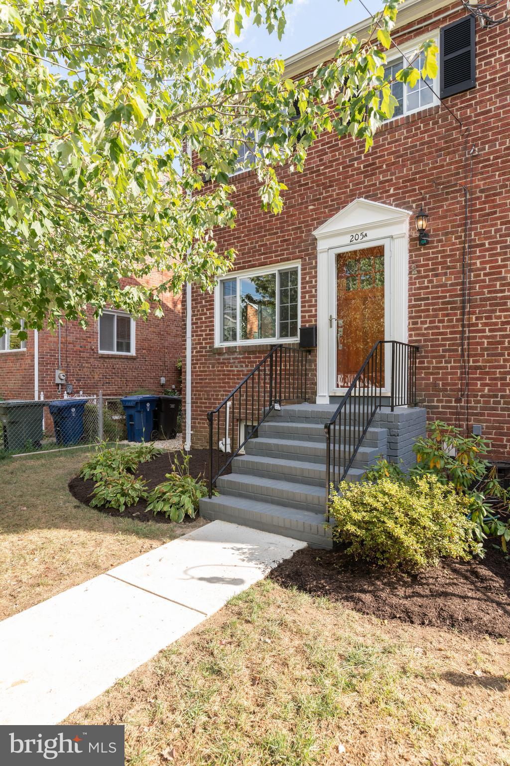 205 East Spring Street Alexandria, VA 22301 - Photo 40 of 51 Exterior Front