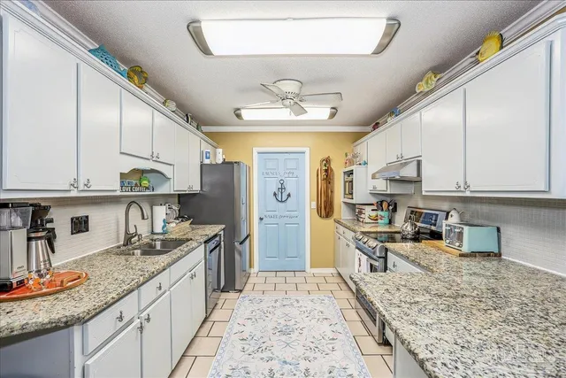 a view of an outdoor space