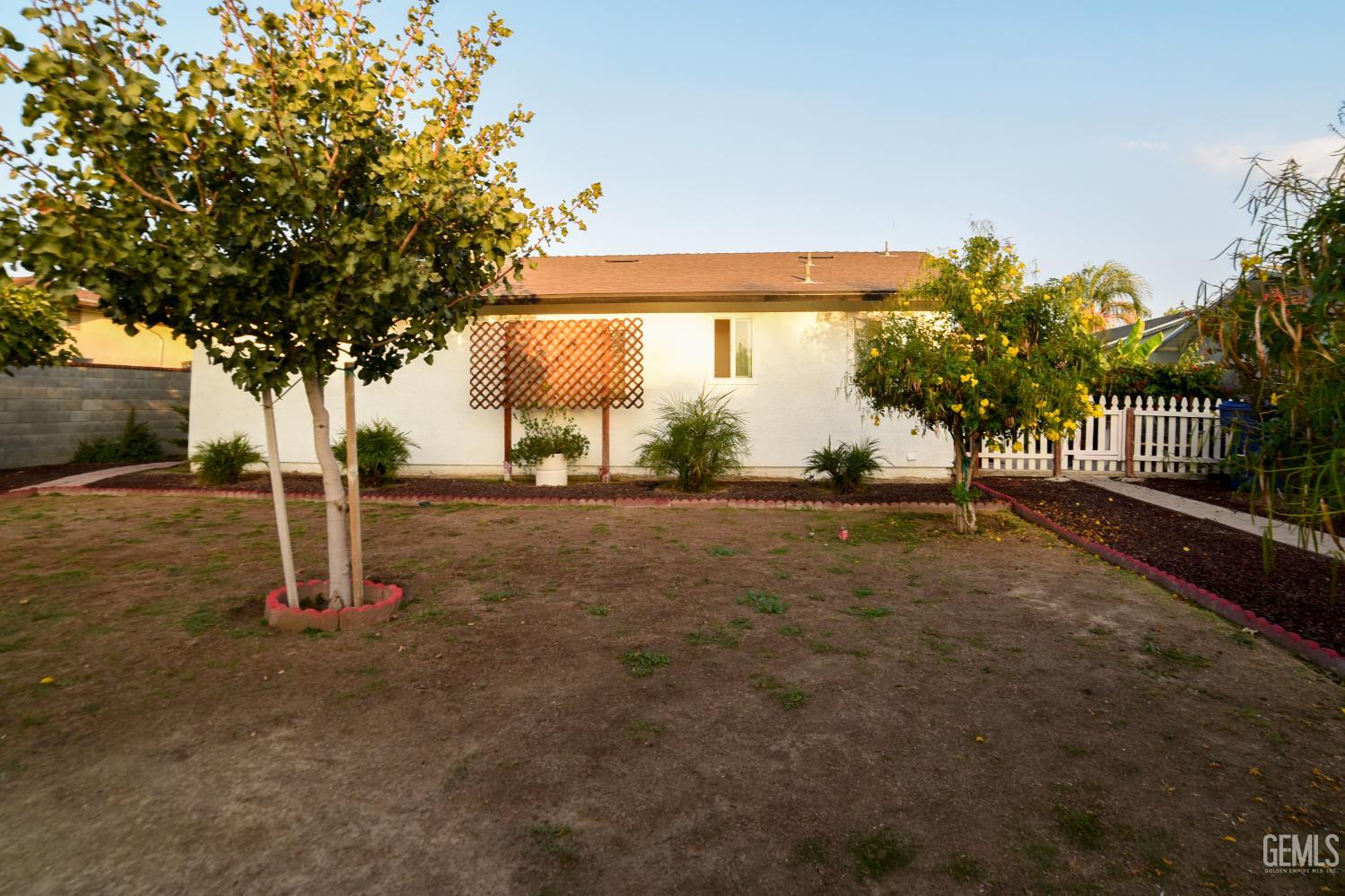 Undisclosed Address Wasco, CA 93280 - Photo 15 of 22 a view of outdoor space