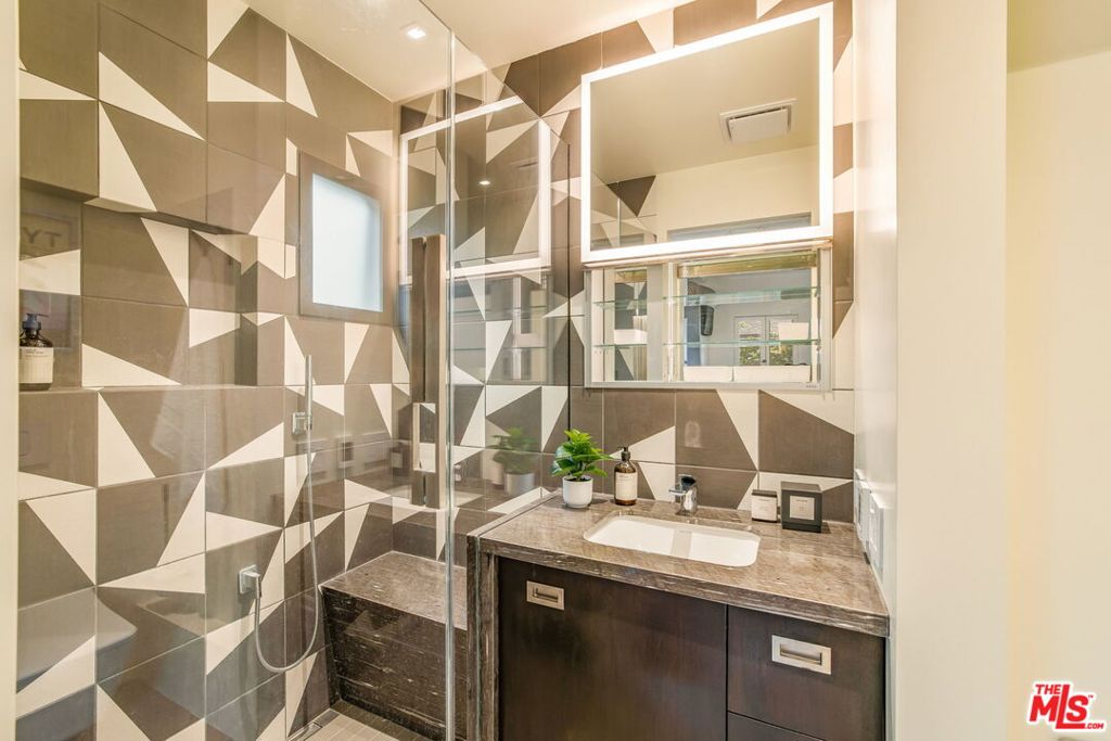 1012 Euclid Street Santa Monica, CA 90403 - Photo 9 of 26 Gallery Image 9