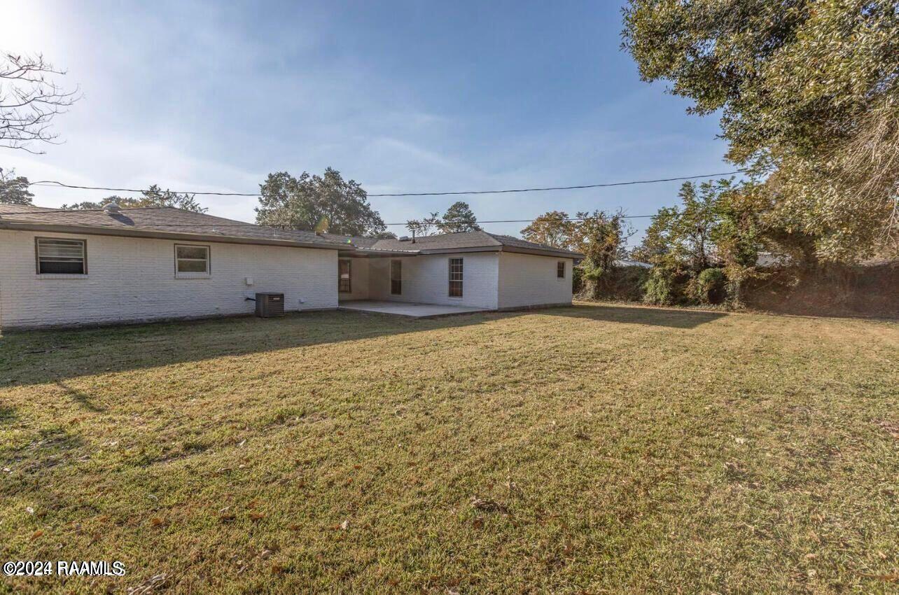 208 Foreman Drive Lafayette, LA 70506 - Photo 3 of 33 backyard3