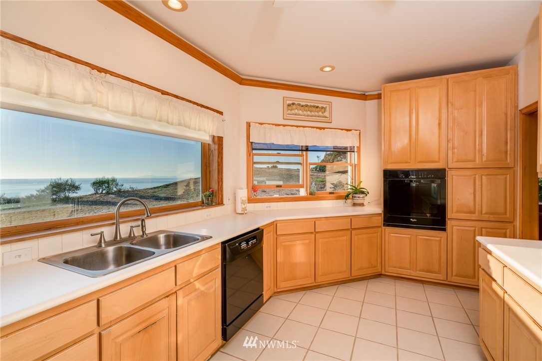 2175 West Beach Road Oak Harbor, WA 98277 - Photo 11 of 25 Gallery Image 11
