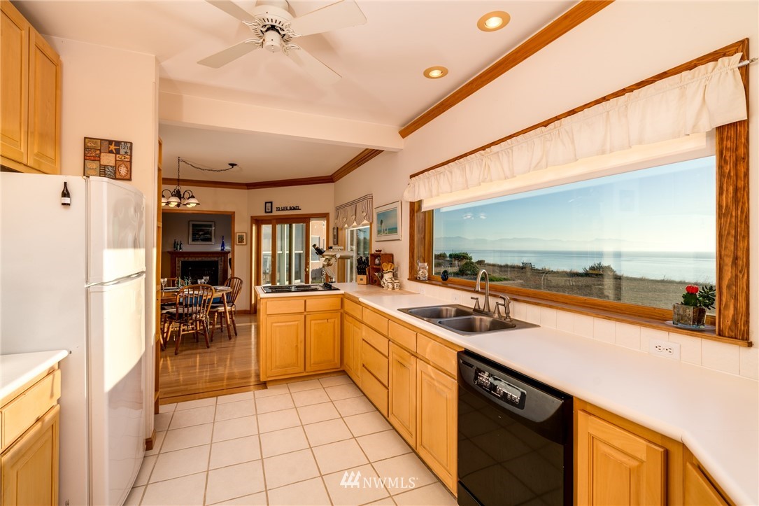 2175 West Beach Road Oak Harbor, WA 98277 - Photo 12 of 25 Gallery Image 12