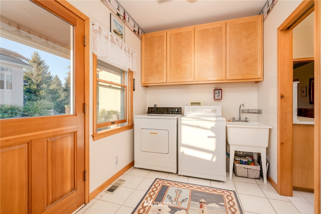 2175 West Beach Road Oak Harbor, WA 98277 - Photo 13 of 25 Gallery Image 13