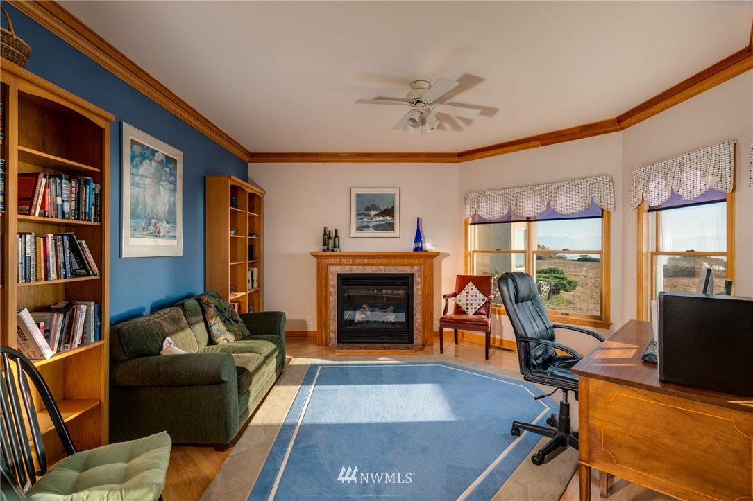 2175 West Beach Road Oak Harbor, WA 98277 - Photo 3 of 25 Gallery Image 3