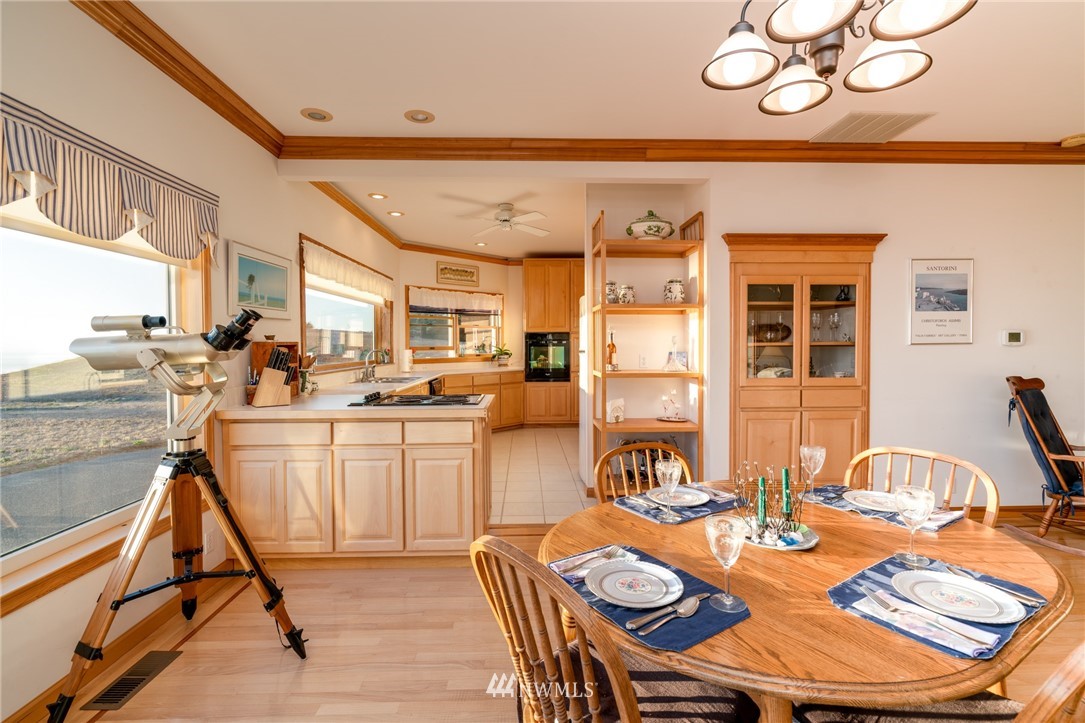 2175 West Beach Road Oak Harbor, WA 98277 - Photo 5 of 25 Gallery Image 5