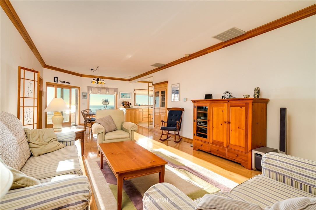 2175 West Beach Road Oak Harbor, WA 98277 - Photo 8 of 25 Gallery Image 8