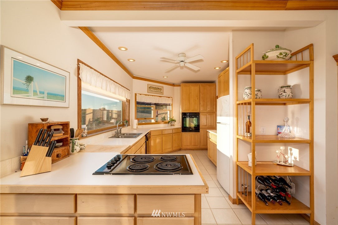 2175 West Beach Road Oak Harbor, WA 98277 - Photo 10 of 25 Gallery Image 10