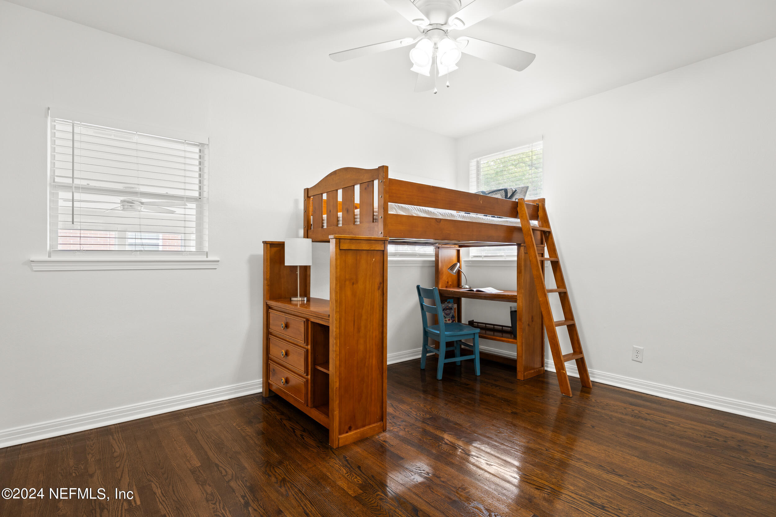755 Old Hickory Road Jacksonville, FL 32207 - Photo 22 of 30 a view of a livingroom with furniture and wooden floor