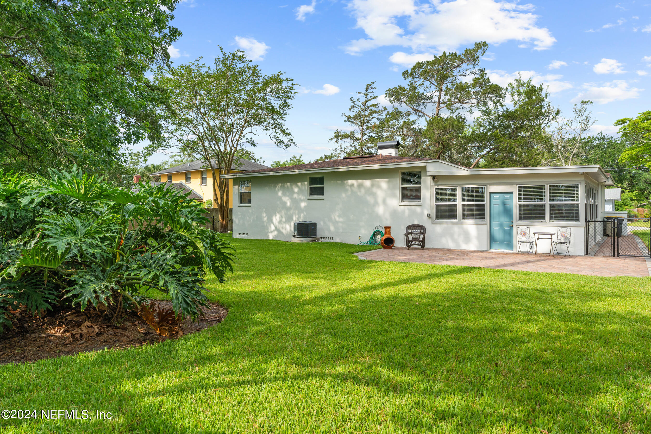 755 Old Hickory Road Jacksonville, FL 32207 - Photo 27 of 30 a front view of house with yard and green space